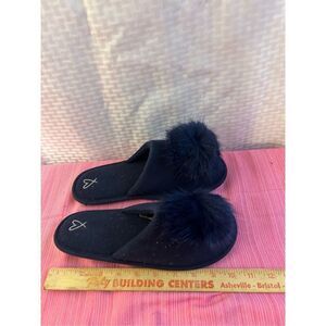 VS Victoria Secret slippers medium 8/9? pom poms